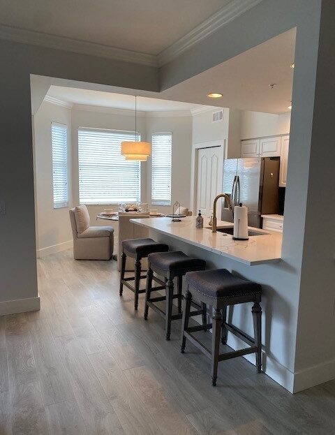 Modern kitchen with breakfast bar and cozy dining area.