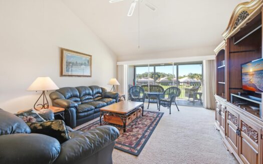 575 Saratoga Cr. #204